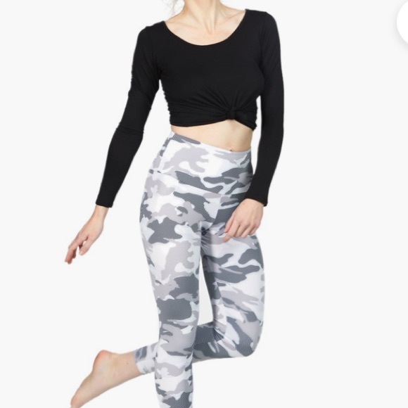 Onzie flow black long sleeve knotted S/M crop top - Picture 11 of 11